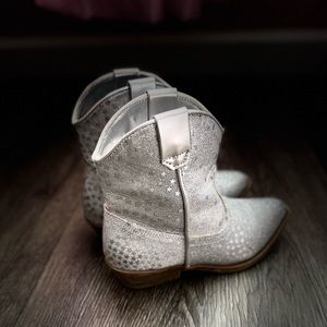 Tuckr and Tate Cowgirl boots (Size 10 T)